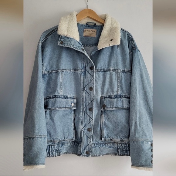 Free People Denim Sherpa Collar Jacket Oversized Small (can fit up to a large) - Picture 1 of 6